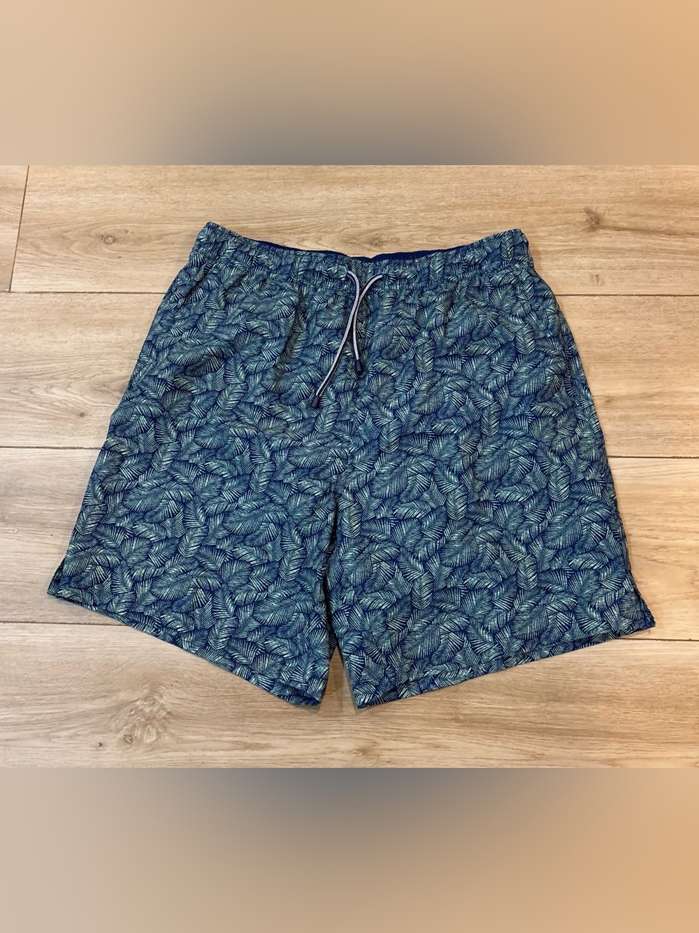 Peter Millar Seaside Collection Swim Trunks M Mesh Lined floral 7"